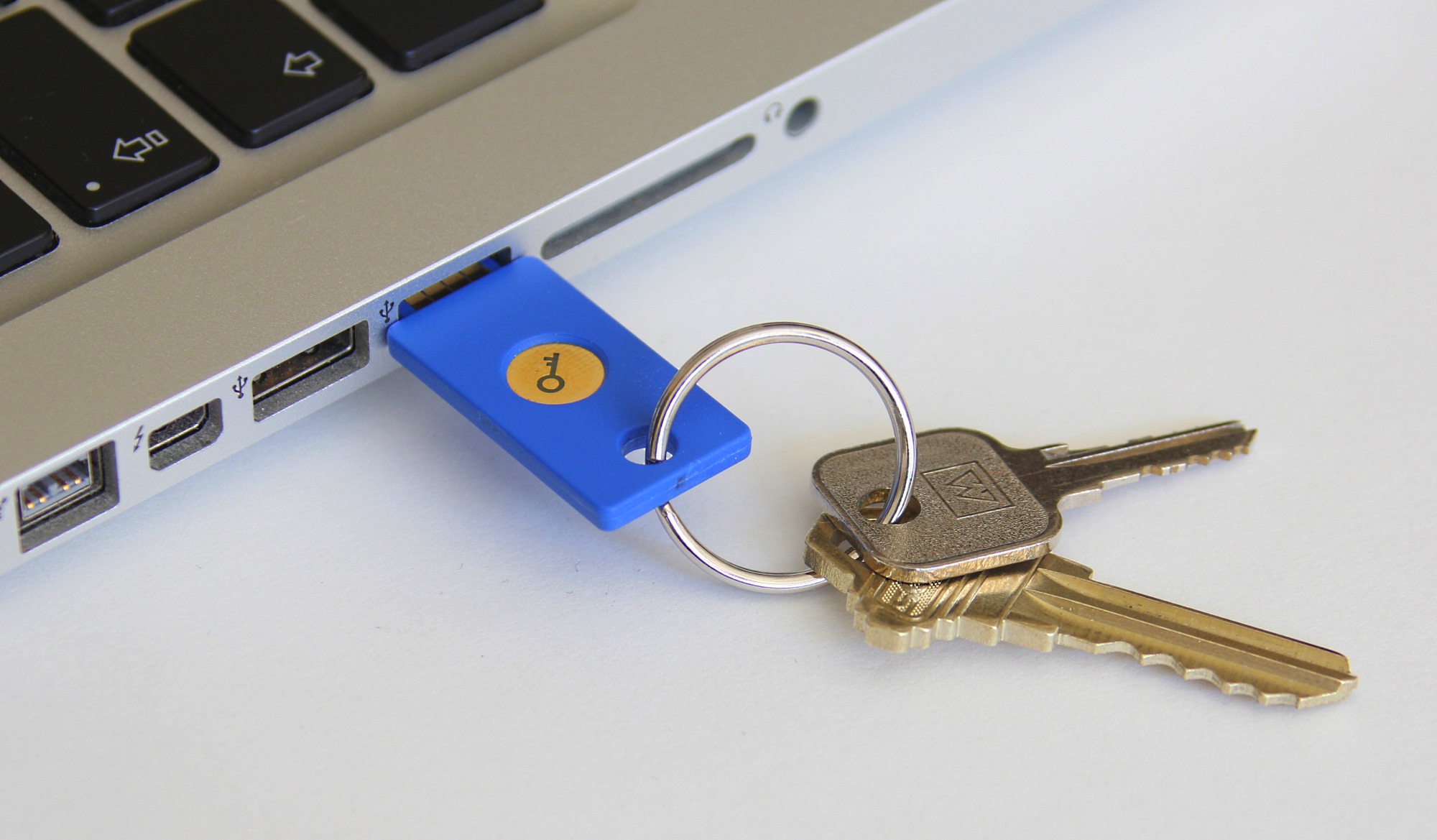 У Facebook з'явилася можливість використовувати USB-накопичувач у якості електронного ключа