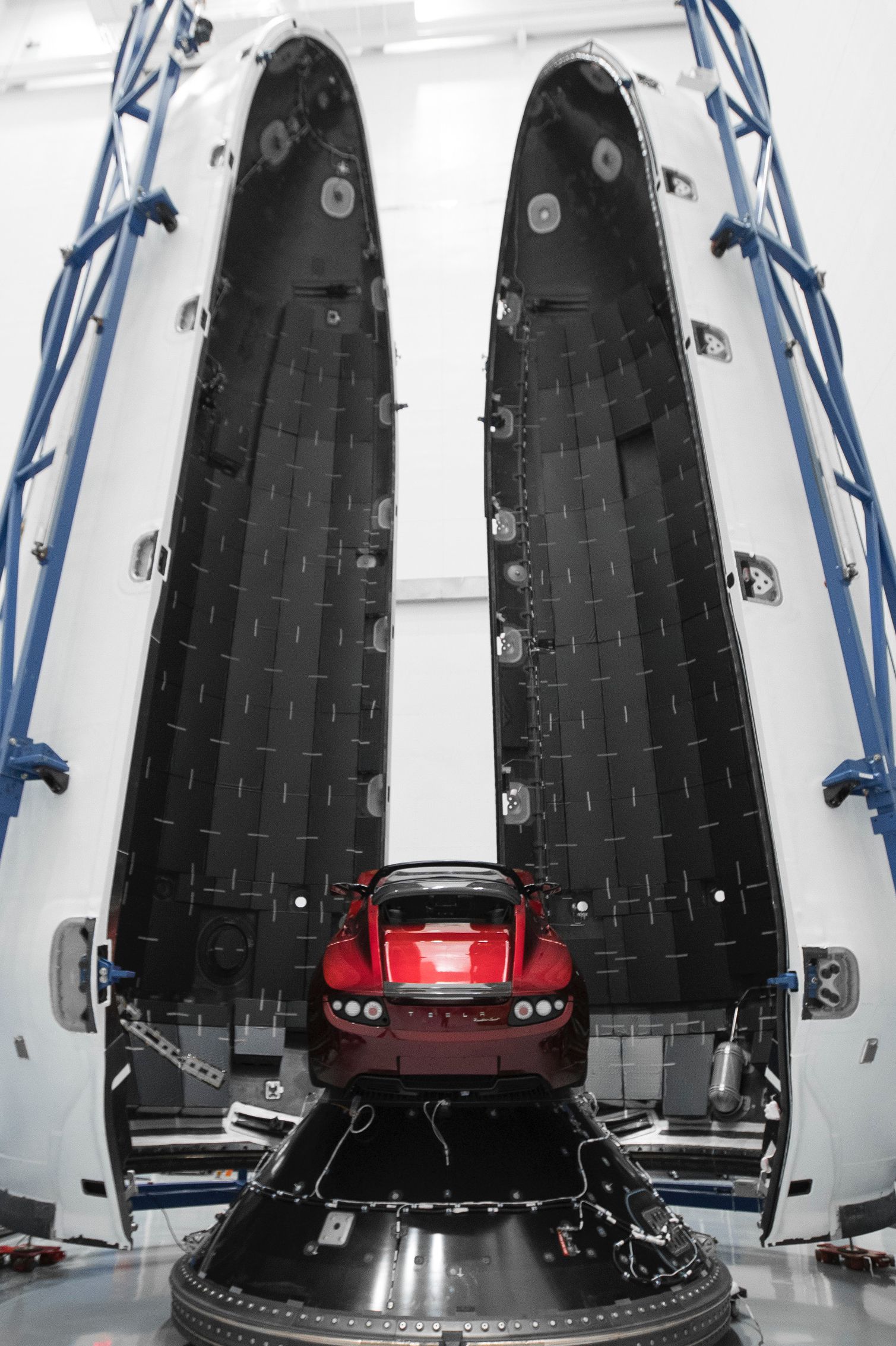 Фото Tesla Roadster Ілона Маска на борту Falcon Heavy