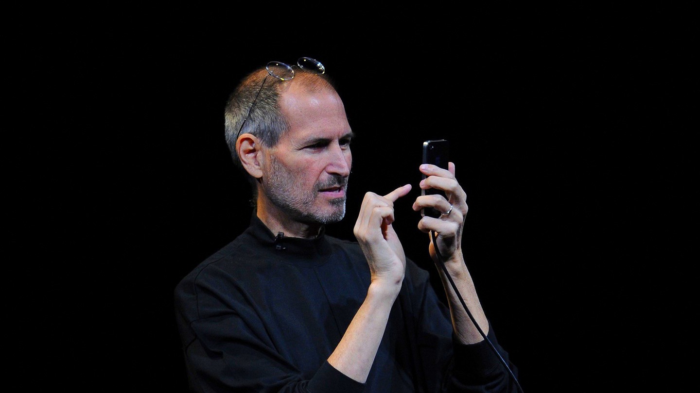 «Apple винайшла телефон заново». Історія того, як 10 років тому Стів Джобс змінив історію