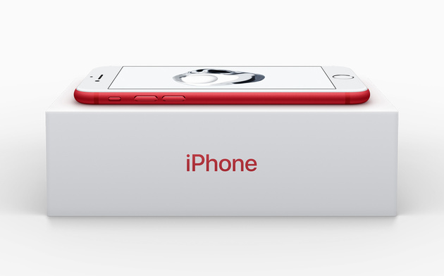 Фото коробки червоної версії iPhone