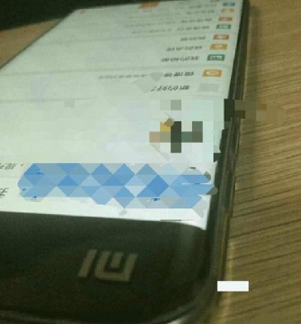 Фото смартфону Xiaomi з загнутими краями